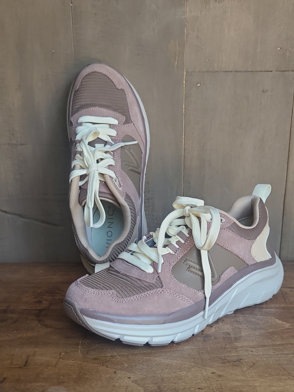 EUC Vionic Sneakers Women's sz 6 WMX Skyline Brown Orthotic Active Shoes